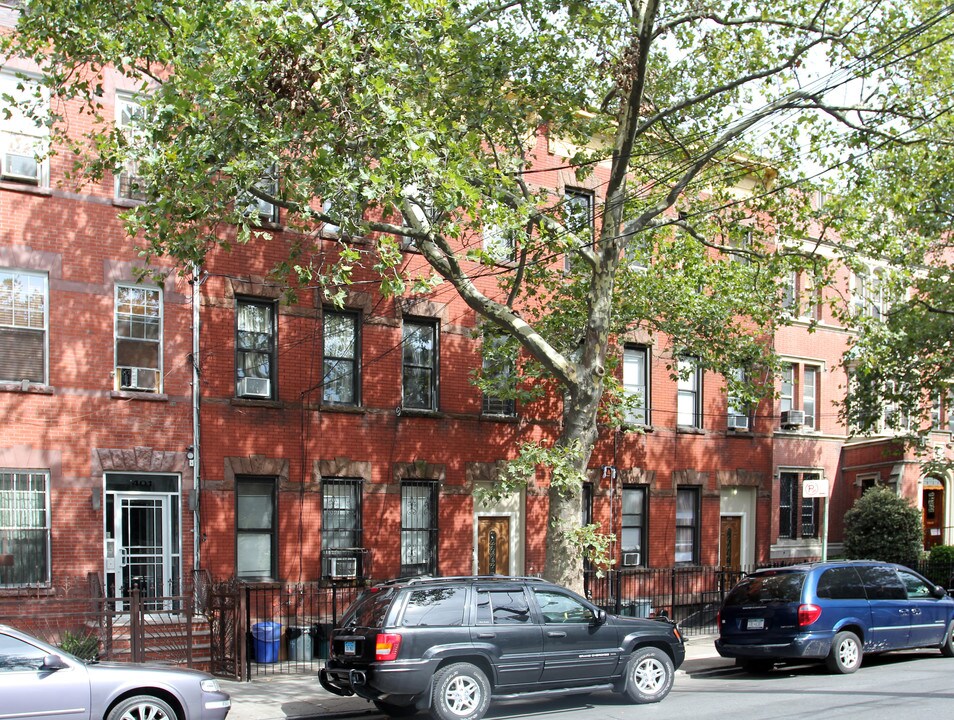 403 Linden St in Brooklyn, NY - Building Photo