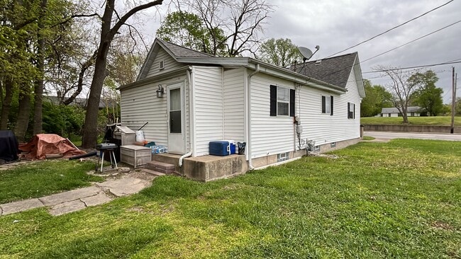 1089 S Martin Luther King Jr Dr in Decatur, IL - Building Photo - Building Photo