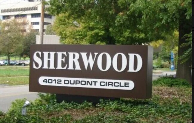 4012 DuPont Cir in St Matthews, KY - Building Photo - Building Photo