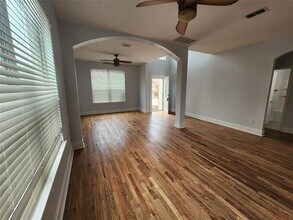 529 Roundrock Ln in Fort Worth, TX - Building Photo - Building Photo
