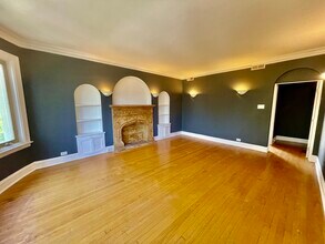 7932 S Kingston Ave in Chicago, IL - Foto de edificio - Building Photo