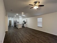 222 Knl Pnes Dr in Terrell, TX - Foto de edificio - Building Photo