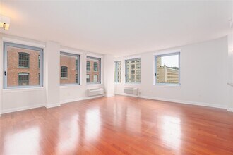 311 Washington St-Unit -3G in Jersey City, NJ - Building Photo - Building Photo