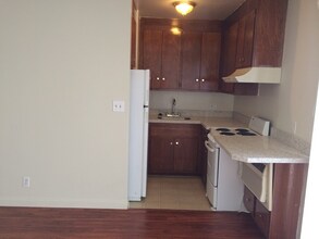 530 Veteran Ave in Los Angeles, CA - Building Photo - Building Photo