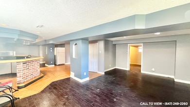 3207 Maderna Rd in Burlington, ON - Building Photo - Building Photo