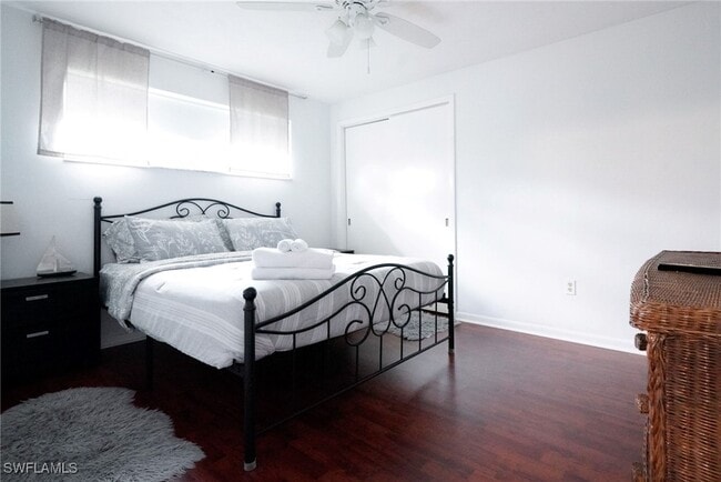 property at 1351 Oaklawn Ct