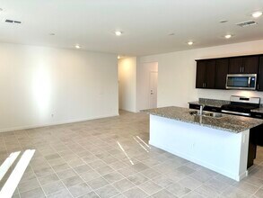 8725 West Odeum Ln in Tolleson, AZ - Foto de edificio - Building Photo