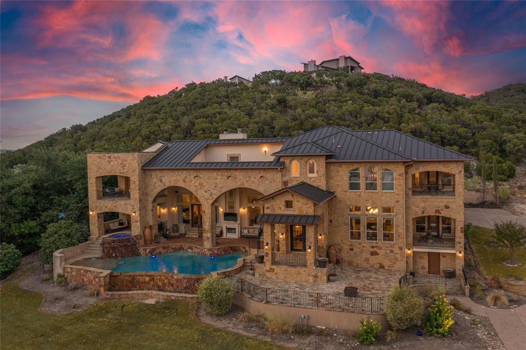 8315 Lime Creek Rd in Leander, TX - Foto de edificio