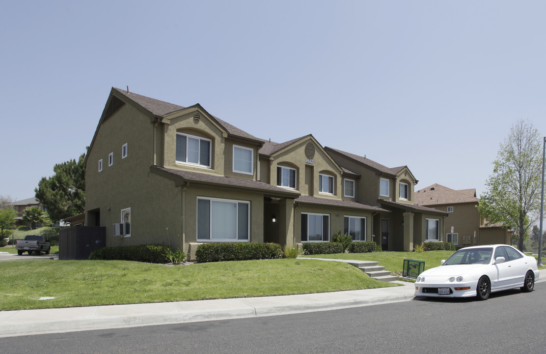 Lofgren Terrace in Chula Vista, CA - Foto de edificio