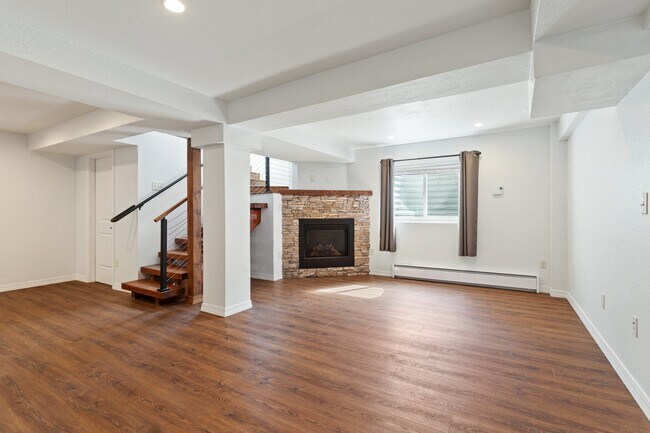 property at 6 W Brookside St