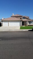 12593 Silver Saddle Way in Victorville, CA - Building Photo