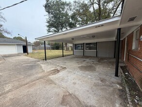 928 Francais Dr in Shreveport, LA - Building Photo - Building Photo