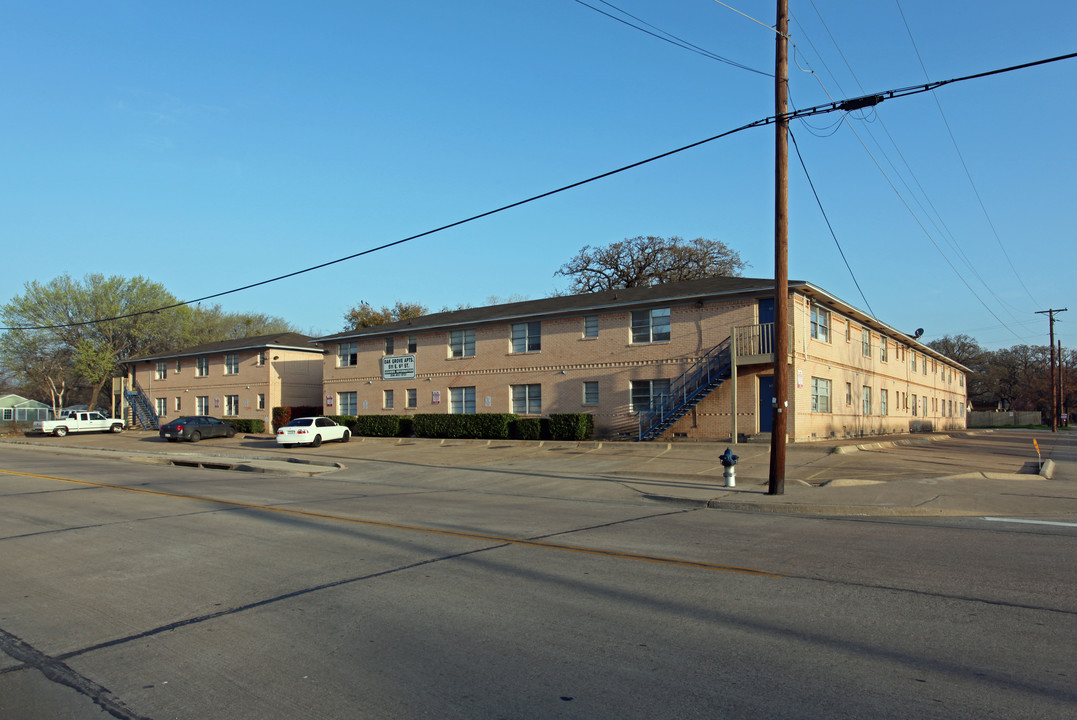 Oak Grove Apartments in Irving, TX - Building Photo