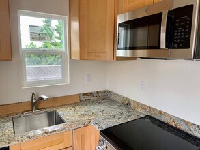 298 Hawthorne St-Unit -290 Hawthorne in Monterey, CA - Building Photo - Building Photo