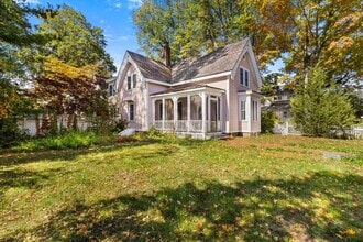 34 Thoreau St in Concord, MA - Foto de edificio - Building Photo