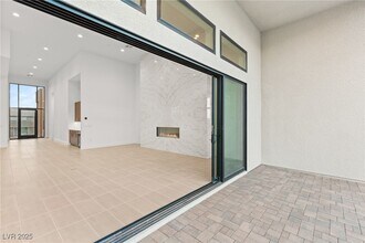 10793 Vista Altura Ave in Las Vegas, NV - Building Photo - Building Photo