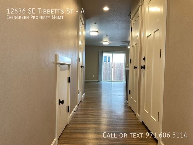 12636 SE Tibbetts St in Portland, OR - Building Photo - Building Photo