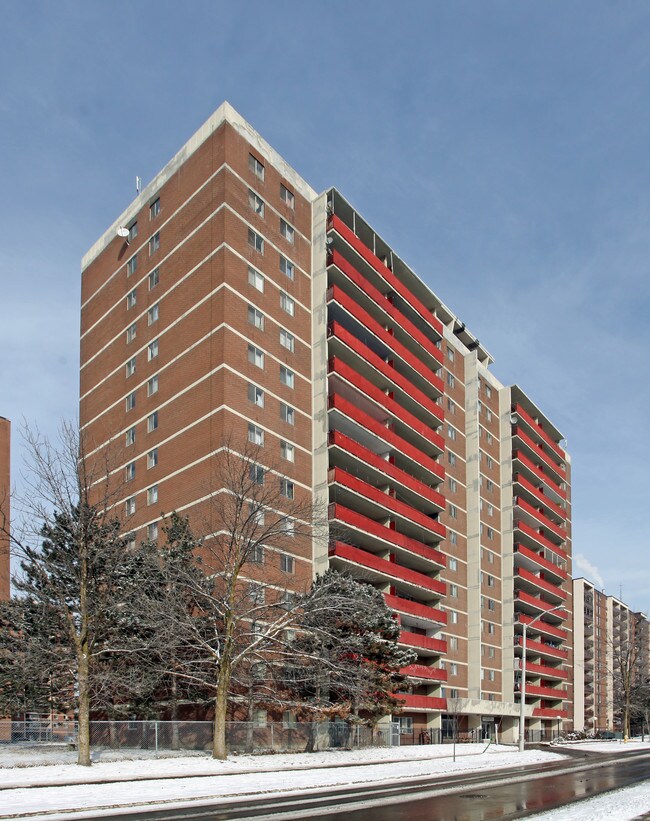 60 Stevenson Rd in Toronto, ON - Building Photo - Primary Photo