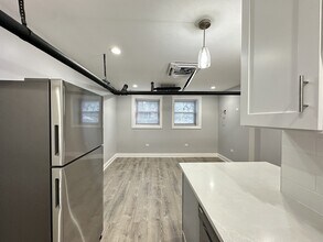 1224 W Rosemont Ave in Chicago, IL - Foto de edificio - Building Photo