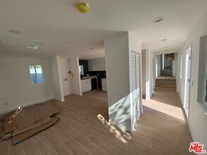 2533 Mary St in Montrose, CA - Building Photo - Building Photo
