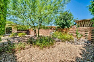 3707 E Montecito Ave in Phoenix, AZ - Foto de edificio - Building Photo