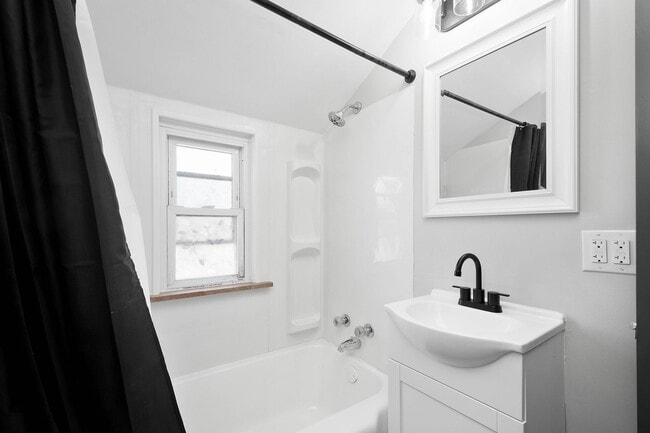 826 Miller Ave in Clairton, PA - Building Photo - Building Photo