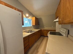 12102 Belair Rd in Kingsville, MD - Foto de edificio - Building Photo