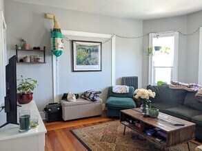 41 Belknap St, Unit 2 in Somerville, MA - Building Photo - Building Photo