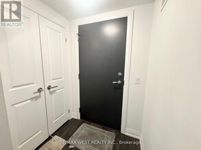95-195 Attmar Dr in Brampton, ON - Building Photo - Building Photo