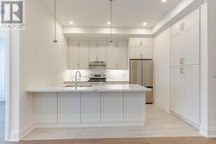 3309 Taha Gdns in Oakville, ON - Building Photo