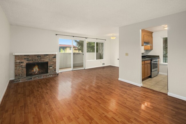 10012 NE 117th Ct in Kirkland, WA - Foto de edificio - Building Photo