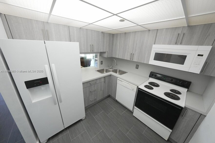 1470 NE 123rd St, Unit A104 in North Miami, FL - Building Photo