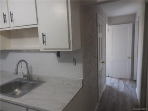 14 Maurice Ln in New Windsor, NY - Foto de edificio - Building Photo