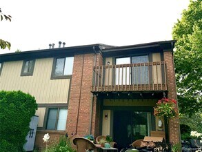 1550 Meadowside Dr in Rochester Hills, MI - Building Photo - Building Photo
