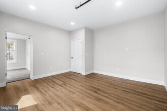 320 W King St, Unit 1 in East Berlin, PA - Building Photo - Building Photo