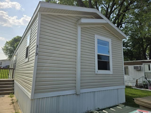 property at 319 Oriole Ln