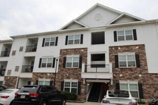 814 Stiller Ln in Monroe Township, NJ - Building Photo