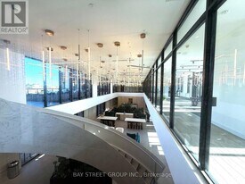 3071 Trafalgar Rd in Oakville, ON - Building Photo