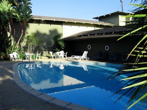 Hawaiian Village Apartments in Ventura, CA - Building Photo - Building Photo