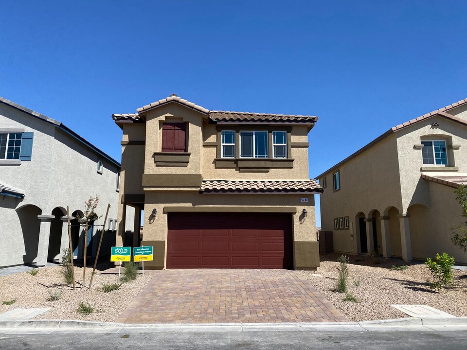 9240 Rolling Sky Dr in Las Vegas, NV - Building Photo