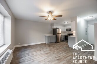 744 W Gordon Terrace in Chicago, IL - Foto de edificio - Building Photo