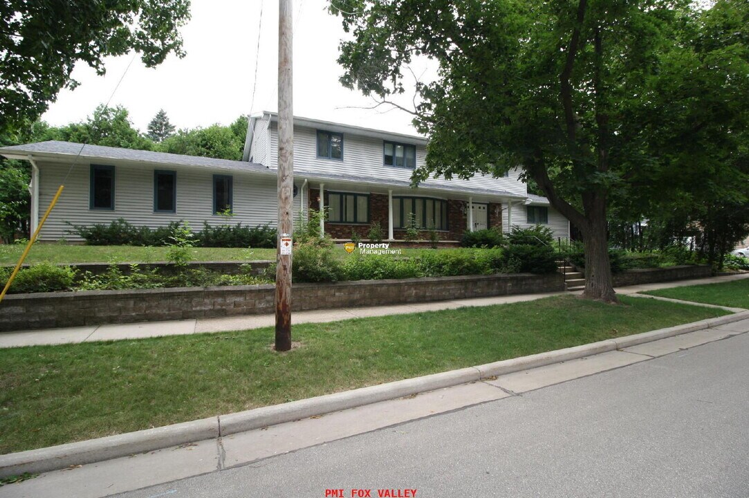 207 N Catherine St in Appleton, WI - Building Photo
