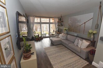 1666 Parkcrest Cir in Reston, VA - Building Photo - Building Photo