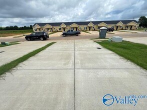 120 Foster Wy Dr in Huntsville, AL - Building Photo - Building Photo