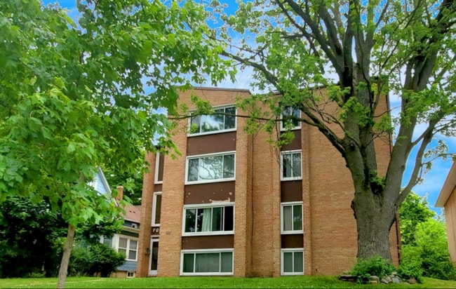 property at 927 S Forest Ave