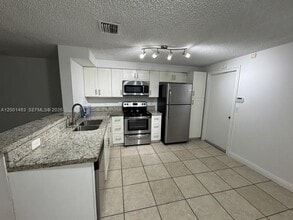 721 Talavera Rd in Weston, FL - Foto de edificio - Building Photo
