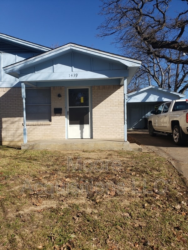1439 S Rusk St in Sherman, TX - Building Photo - Building Photo
