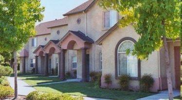 Grant Village Townhomes in Stockton, CA - Foto de edificio - Building Photo