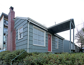 2372 Franklin Ave E in Seattle, WA - Building Photo - Building Photo