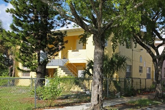 922 5th St in West Palm Beach, FL - Foto de edificio - Building Photo